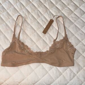 NWT SKIMS Fits Everybody Lace Scoop Bralette
